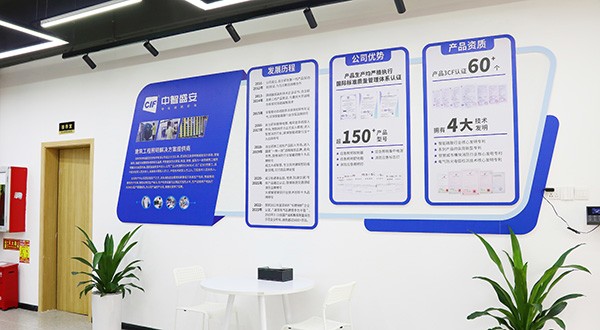 智能疏散照明系統是否需要考慮防暴和防撞設計？